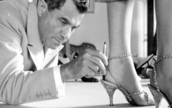 Ông vua giày Salvatore Ferragamo được phụ nữ tin yêu