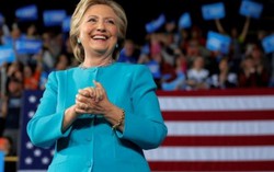 Trước giờ G: Bà Hillary đang vượt ông Trump trên đường đua