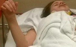 Mẹ nhốt con gái bị xâm hại trong nhà gỗ để chữa lành tổn thương