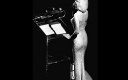 4,8 triệu đôla mua chiếc váy của Marilyn Monroe 