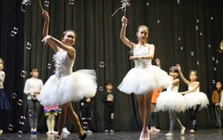 130 em nhỏ sẵn sàng cho show vũ kịch ‘Người đẹp ngủ trong rừng’