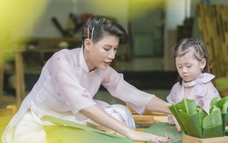 Trang Trần dạy con gái 3 tuổi gói bánh chưng để ôn lại ký ức ấu thơ