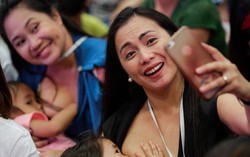 Philippines: Hơn 2.000 bà mẹ cho con bú tập thể