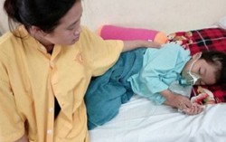 Mẹ cứu con gái 7 tuổi đã chết lâm sàng