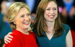 Ái nữ nhà Hillary Clinton nối tiếp giấc mơ của mẹ
