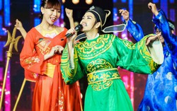 Hồng Mơ 'hớp hồn' danh ca Elvis Phương