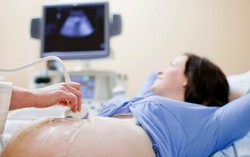 Bác sĩ nêu lí do bà bầu cần xét nghiệm chẩn đoán di tật thai nhi