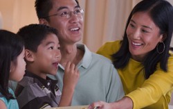 'Bố mẹ lo kiếm tiền để mua nhà to mà đi tối ngày thì con không cần'