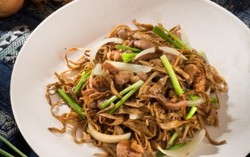 Lạ miệng với măng chua héo xào lợn nương