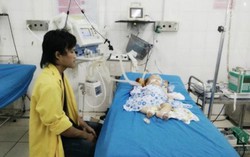 Chữa bệnh bằng sái thuốc phiện, một trẻ nguy kịch