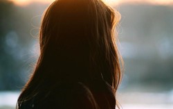 Sức mạnh kỳ diệu giúp người vợ chăm sóc chồng 21 năm liệt giường