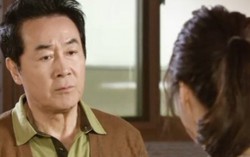 70 tuổi bỗng có con gái tới nhận cha