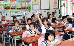 Từ 1/11 hơn 300.000 trẻ em ngoại thành TPHCM được uống sữa học đường