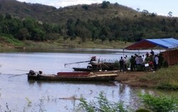 Lật xuồng khiến 3 người lớn, 1 trẻ em chết đuối