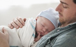 Người cha vô cùng quan trọng với con trong giai đoạn đầu đời