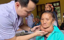 Phẫu thuật miễn phí cho người phụ nữ mang khối u khổng lồ ở cổ suốt 30 năm