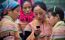 Ngân hàng CSXH: Nâng cao năng lực tài chính cho hộ nghèo qua điện thoại di động