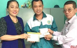 Nữ công nhân môi trường trả lại số tiền lớn cho người đánh mất