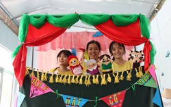 'Rạp hát cổ tích' đem tiếng cười cho các bệnh nhi tuổi thơ gắn với kim truyền