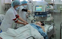Bé trai suýt tử vong vì gai bưởi đâm vào ngón chân