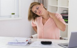 Làm theo 8 cách này sẽ giảm hẳn đau vai gáy 