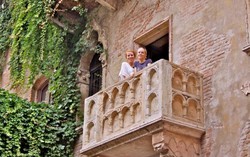 Trên ban công nhà nàng Juliet