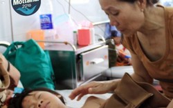 2 mẹ con khốn đốn sau tai nạn xe khách