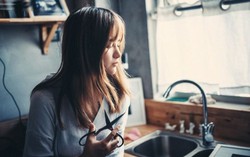 Xa nhau 4 tháng đã bị phản bội