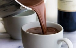 Hướng dẫn làm một cốc socola nóng rượu vang đỏ hoàn hảo