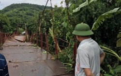 Giao thông Hòa Bình ách tắc vì sạt lở