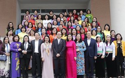 Bí thư thành ủy Hà Nội đối thoại với phụ nữ Thủ đô