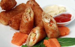Khéo tay cuộn chả giò hải sản thơm ngon