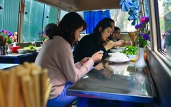 Quán phở trên ô tô gây sốt cộng đồng mạng