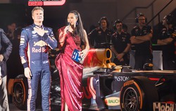 Phương Mai run khi đứng cạnh tay đua F1 huyền thoại David Coulthard 