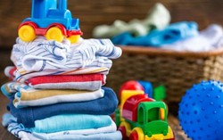 Dạy con 5 bài học ứng xử với quần áo cũ