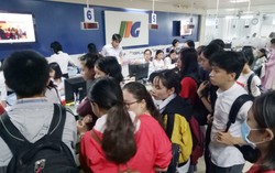 Tại sao sinh viên Sài Gòn 'rồng rắn' chen nhau đăng ký thi TOEIC?