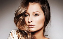 Hi hữu: Cựu Hoa hậu Hòa bình Quốc tế bị tước vương miện vì muốn thi Miss Universe