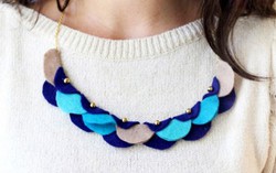 Tự chế vòng đeo cổ bằng vải 