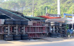 Container kéo lê xe máy, 3 người trong gia đình thương vong