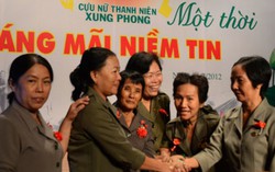 Hà Nội: Tặng quà tết nữ cựu thanh niên xung phong hoàn cảnh khó khăn
