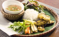 Làm chả cá lăng chuẩn khách sạn 5 sao đãi cả gia đình dịp lễ