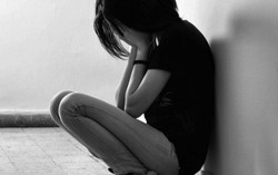 Trẻ ngoan bị tẩy chay vì nhìn... 'ngứa mắt'