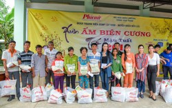 Trịnh Kim Chi trao quà Tết cho 150 gia đình khó khăn ở Tây Ninh