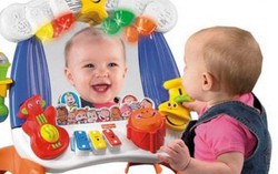 Đừng hoảng khi con trai thích búp bê