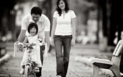 Con cô đơn vì bố mẹ mải mưu sinh