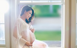'Búp bê' Thanh Thảo lần đầu làm mẹ ở tuổi 41