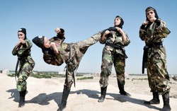 Khí phách của nữ đặc nhiệm Iran tung hoành trên sa mạc