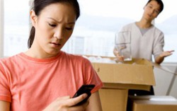 Chồng gặp bồ nhí bị vợ nói 1 câu, sợ hết hồn