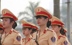 Nữ CSGT Hà Nội mạnh mẽ và duyên dáng