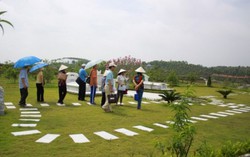 Mua đất nghĩa trang biếu... mẹ chồng